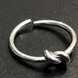 Knot ring